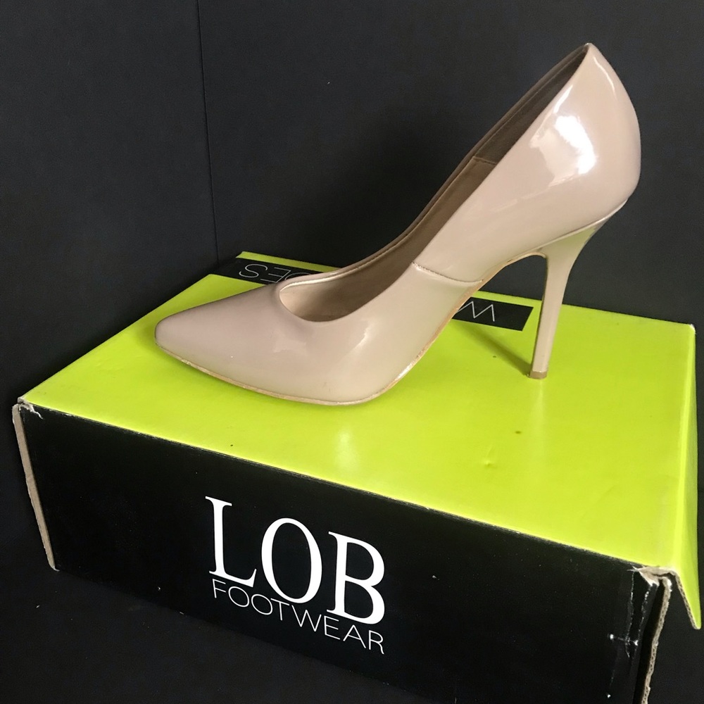 Pointed Toe Pumps - Picture 2 of 8